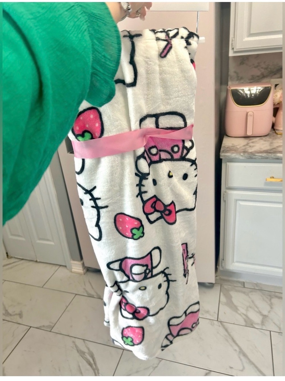 Hello Kitty blanket - Picture 3 of 3